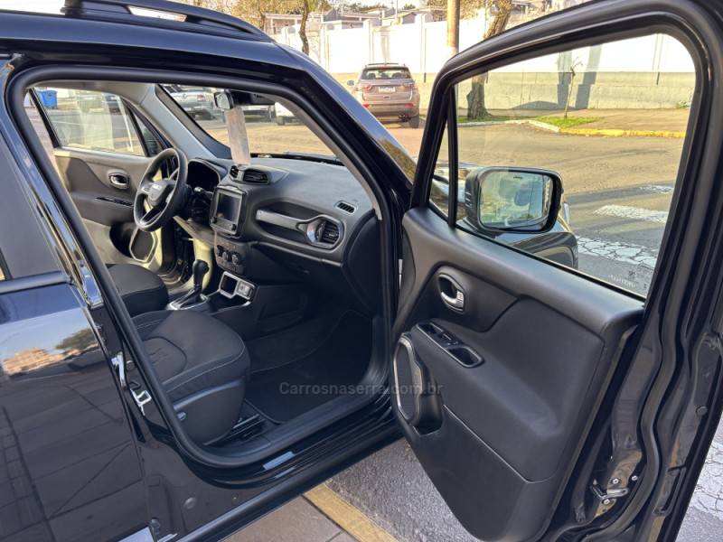 JEEP - RENEGADE - 2022/2023 - Preta - R$ 109.900,00