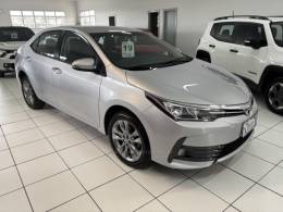 TOYOTA - COROLLA - 2018/2019 - Prata - R$ 107.900,00