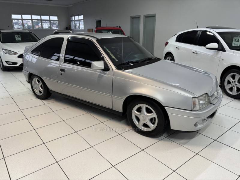 CHEVROLET - KADETT - 1997/1998 - Prata - R$ 35.000,00