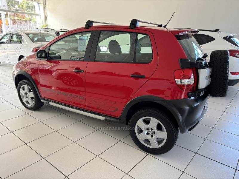 VOLKSWAGEN - CROSSFOX - 2008/2009 - Vermelha - R$ 38.900,00
