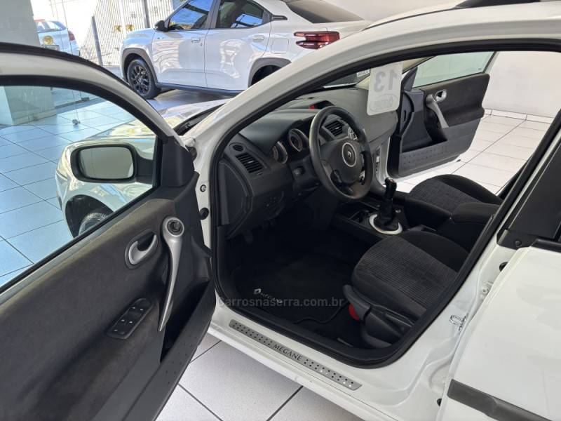 RENAULT - MÉGANE - 2013/2013 - Branca - R$ 38.500,00