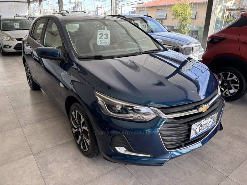 CHEVROLET - ONIX - 2022/2023 - Azul - R$ 89.900,00