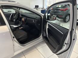 TOYOTA - COROLLA - 2018/2019 - Prata - R$ 107.900,00