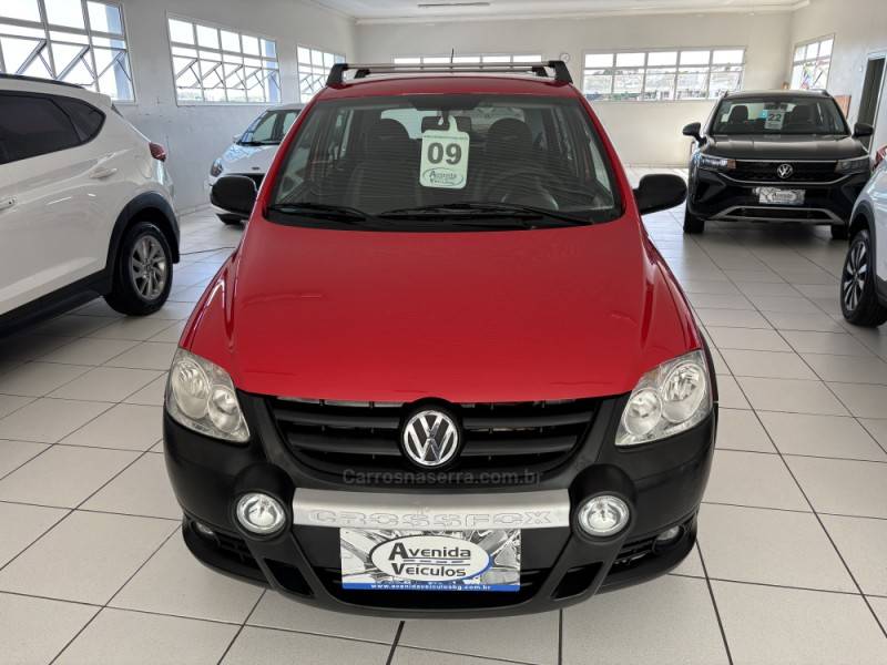 VOLKSWAGEN - CROSSFOX - 2008/2009 - Vermelha - R$ 38.900,00
