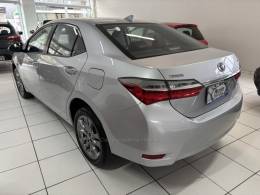 TOYOTA - COROLLA - 2018/2019 - Prata - R$ 107.900,00