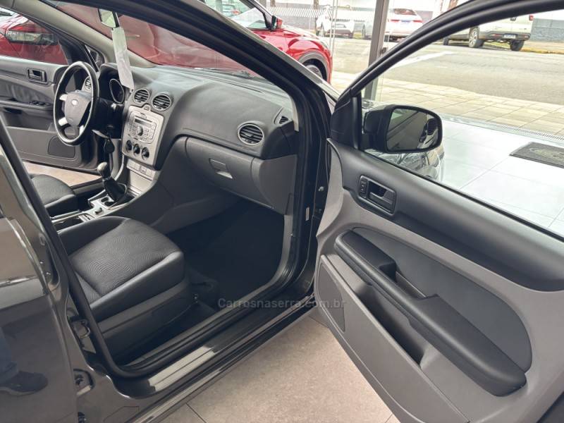 FORD - FOCUS - 2013/2013 - Cinza - R$ 49.900,00