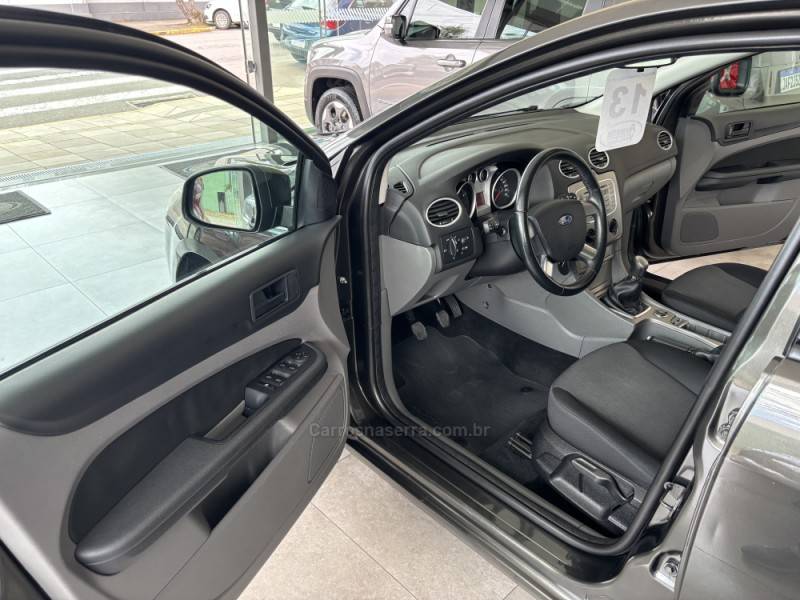 FORD - FOCUS - 2013/2013 - Cinza - R$ 49.900,00