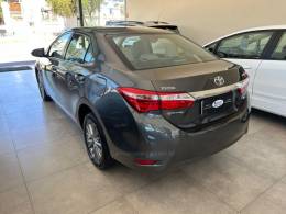 TOYOTA - COROLLA - 2016/2017 - Cinza - R$ 98.500,00