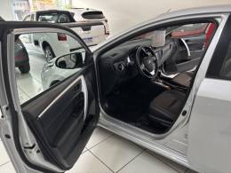 TOYOTA - COROLLA - 2018/2019 - Prata - R$ 107.900,00