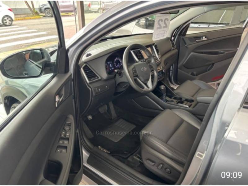 HYUNDAI - TUCSON - 2021/2022 - Prata - R$ 127.900,00