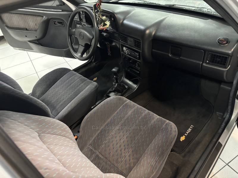 CHEVROLET - KADETT - 1997/1998 - Prata - R$ 35.000,00