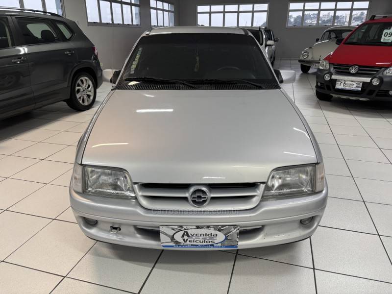 CHEVROLET - KADETT - 1997/1998 - Prata - R$ 35.000,00