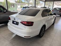 VOLKSWAGEN - JETTA - 2015/2016 - Branca - R$ 72.000,00