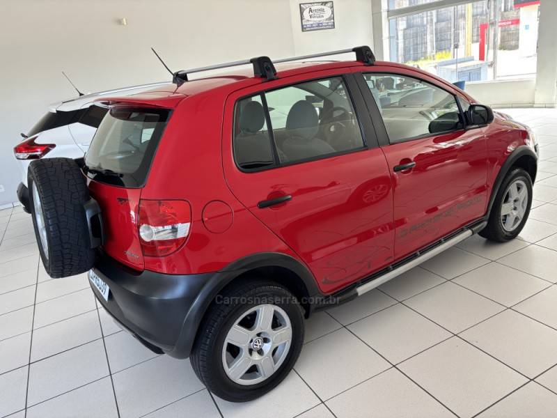 VOLKSWAGEN - CROSSFOX - 2008/2009 - Vermelha - R$ 38.900,00