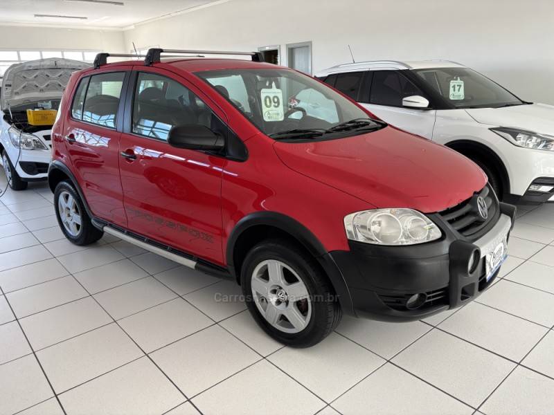 VOLKSWAGEN - CROSSFOX - 2008/2009 - Vermelha - R$ 38.900,00