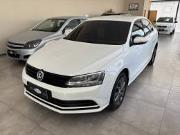 VOLKSWAGEN - JETTA - 2015/2016 - Branca - R$ 72.000,00