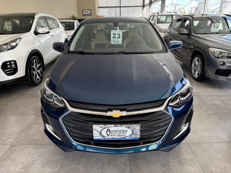 CHEVROLET - ONIX - 2022/2023 - Azul - R$ 89.900,00