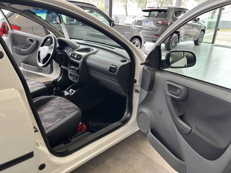 CHEVROLET - CORSA - 2004/2005 - Branca - R$ 21.000,00