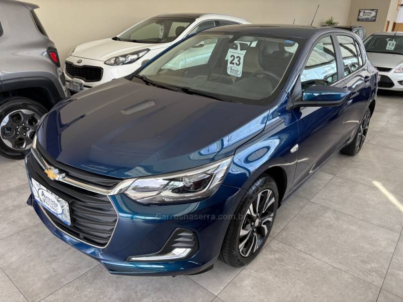 CHEVROLET - ONIX - 2022/2023 - Azul - R$ 89.900,00
